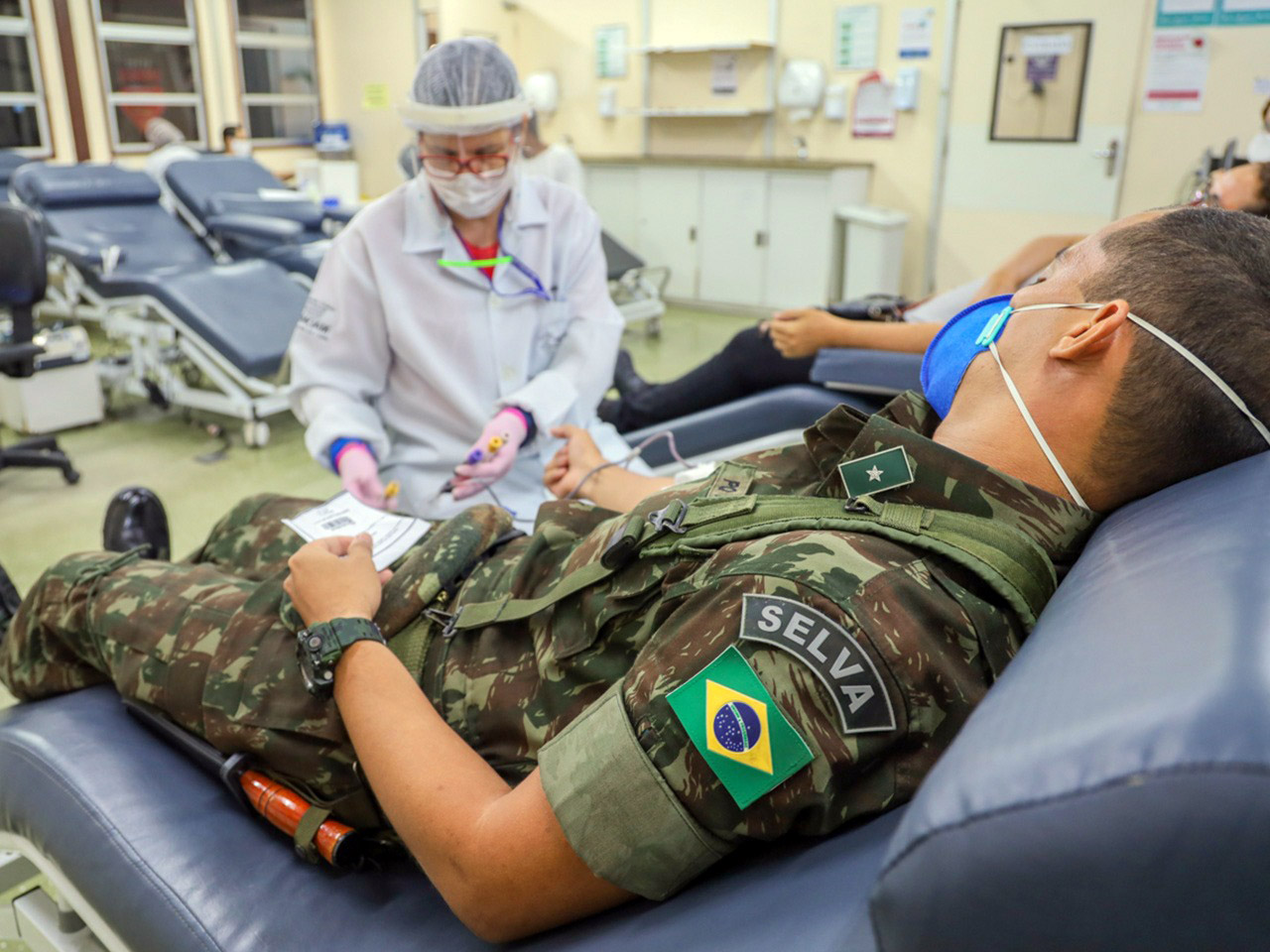 AJUDAR ESTÁ NO NOSSO SANGUE!