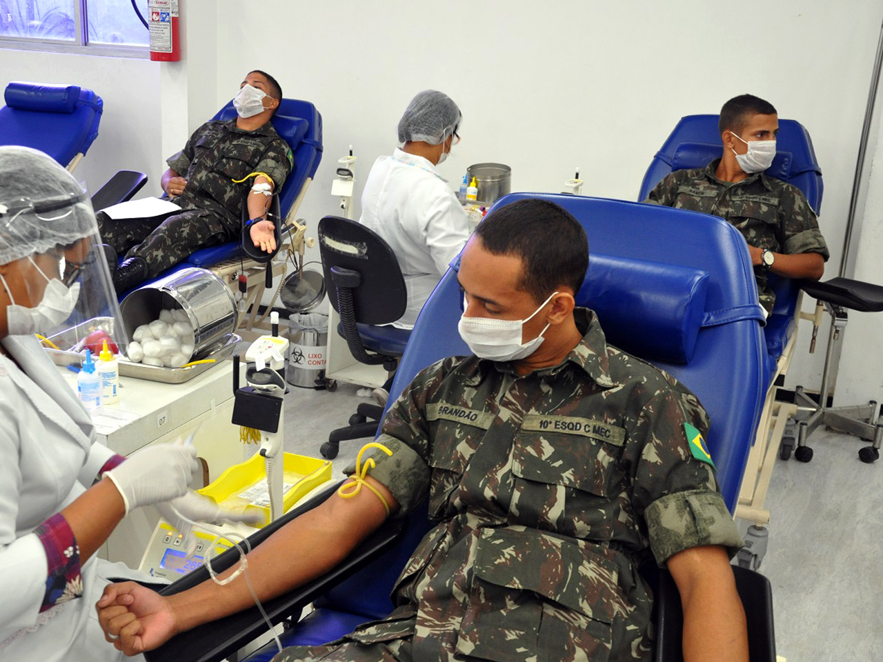 AJUDAR ESTÁ NO NOSSO SANGUE!