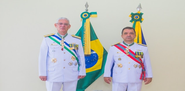 ALMIRANTE DE ESQUADRA BORGES ASSUME O COMANDO DA ESG