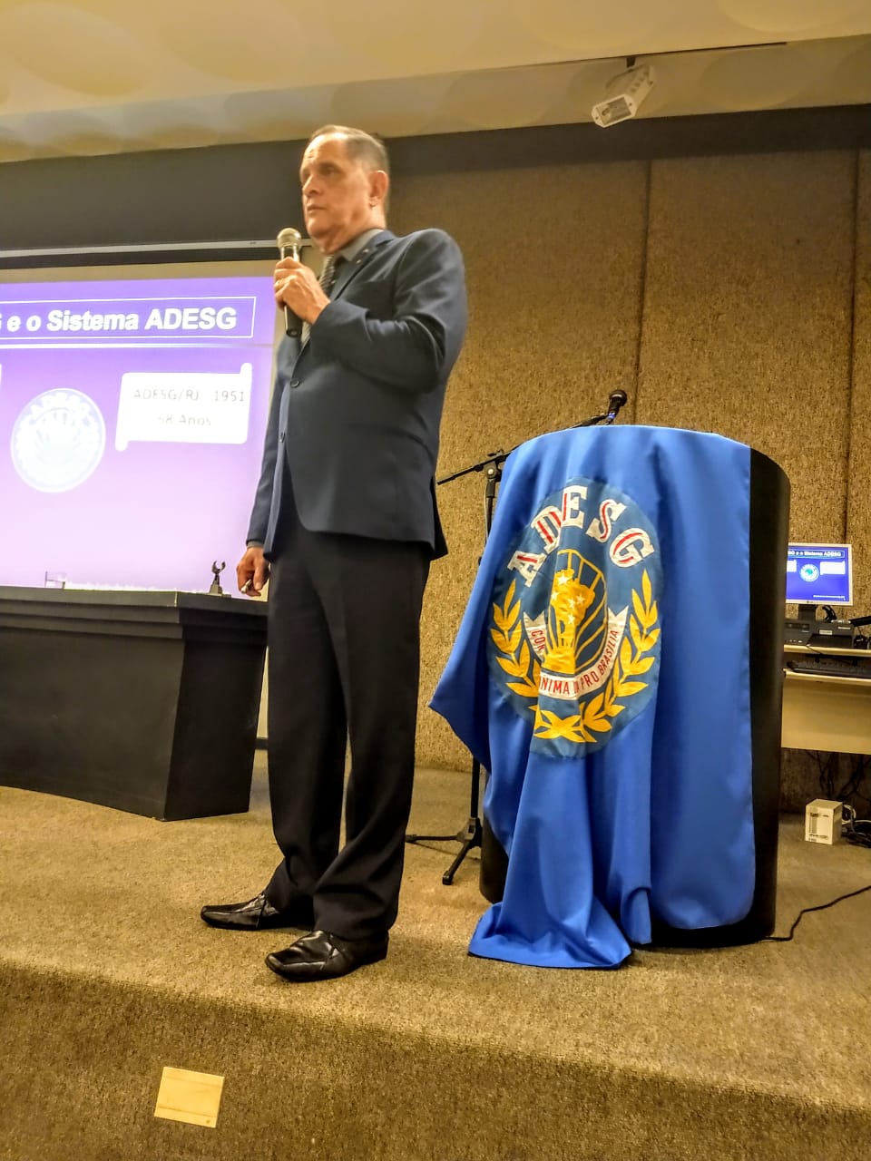 DELEGADO DA ADESG UBERLÂNDIA APRESENTA SISTEMA ESG/ADESG NO CEPE 2019