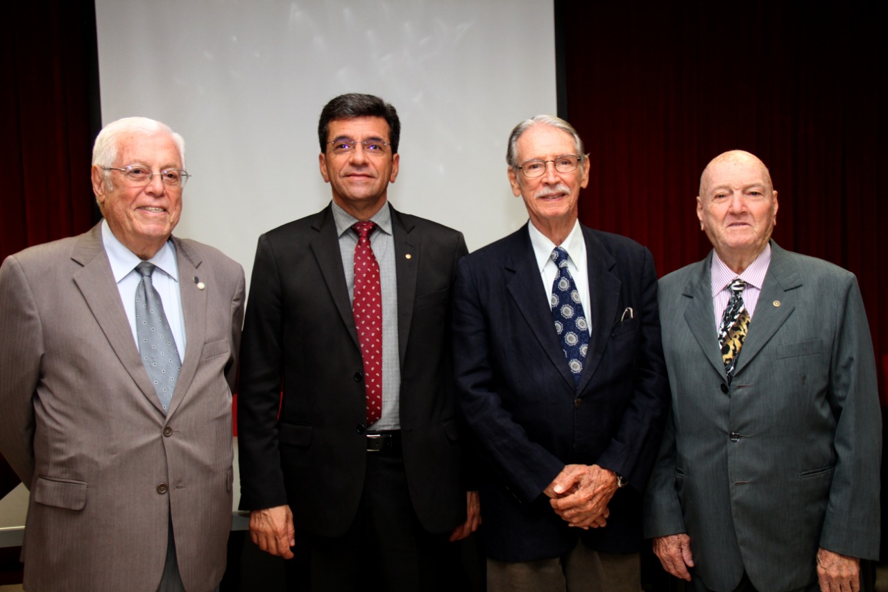 REUNIÃO DE NOVA DIRETORIA TEM PRESENÇA DE DECANOS DA ADESG UBERABA