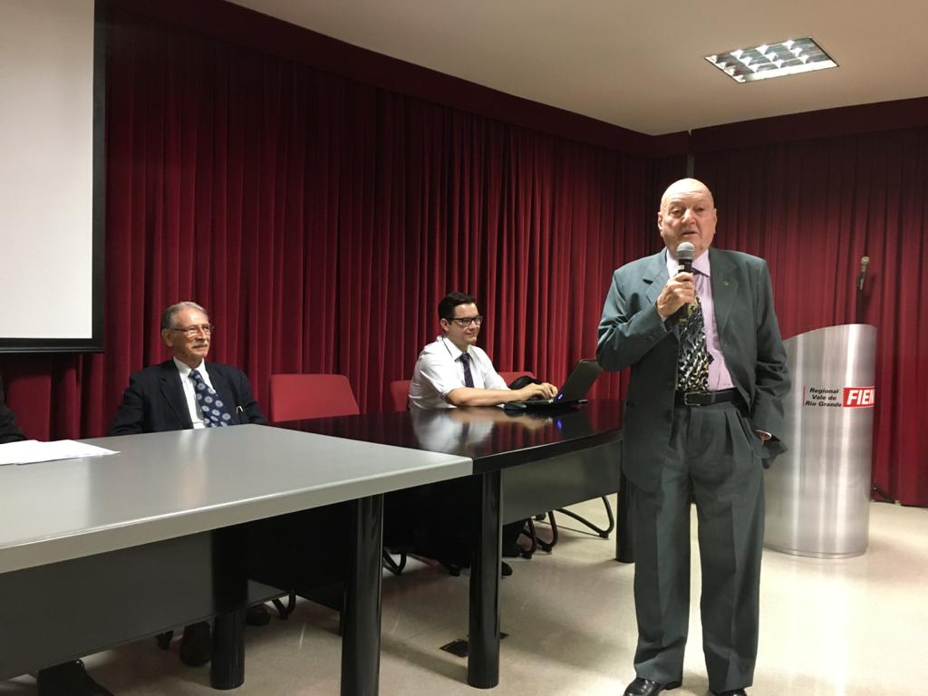 REUNIÃO DE NOVA DIRETORIA TEM PRESENÇA DE DECANOS DA ADESG UBERABA