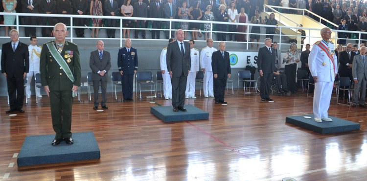 Almirante de Esquadra Alipio Jorge assume comando da ESG