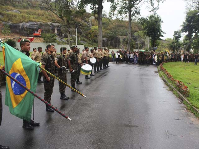 ADEUS AO HERÓI: CERIMÔNIA FÚNEBRE DO CAPITÃO DIEGO MARTINS REUNE CENTENAS DE PESSOAS NO RIO DE JANEIRO