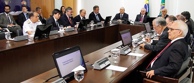 MD: Sisfron terá R$ 450 milhões em 2017 para monitoramento de fronteiras